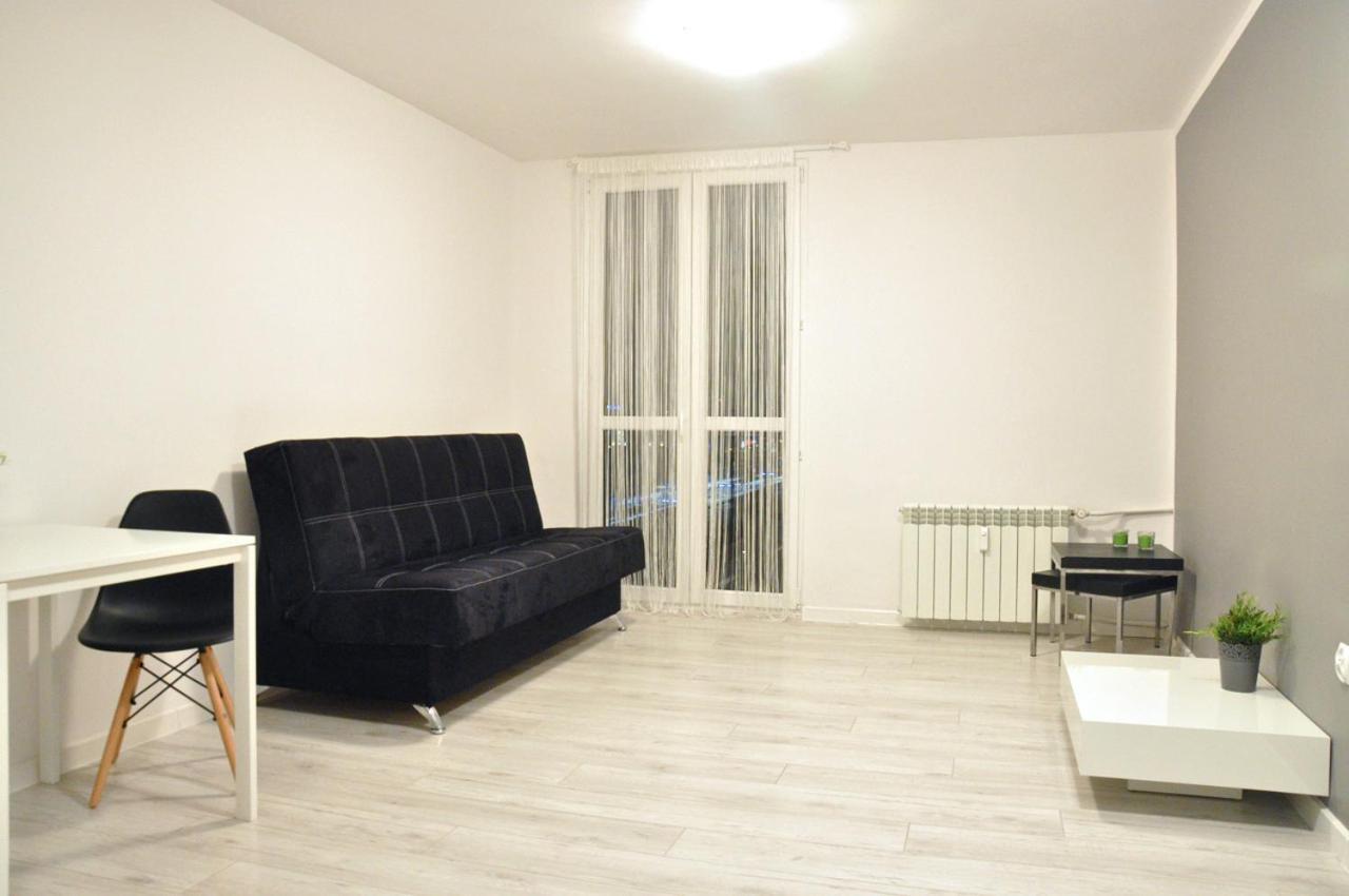 Nice And Comfy Studio Close To Old Town And Metro. Warschau Buitenkant foto